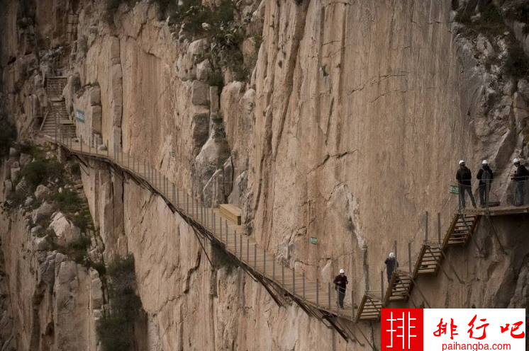 盘点全世界悬崖步道排行榜，中国三处上榜，每一个都十分惊险！